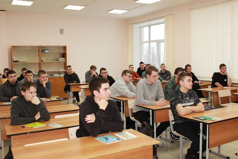 В Кудымкаре полицейские и общественники встретились с учащимися техникума